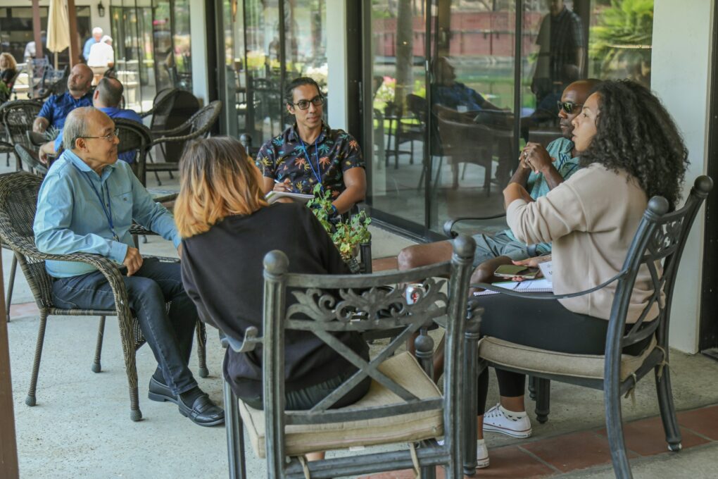Small group network h R Sc HZG Xk TA unsplash